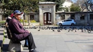 Türkiye'de 65 yaş üstüne hafta sonu sokağa çıkma izni geliyor! İşte detaylar...