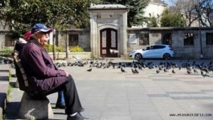 Türkiye'de 65 yaş üstü sokağa çıkma yasağı saatleri değişti İşte detaylar...