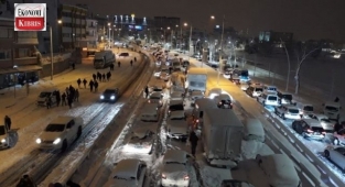 Beklenen Kar İstanbul'u esir aldı! Alarm seviyesine geçildi! İşte detaylar...
