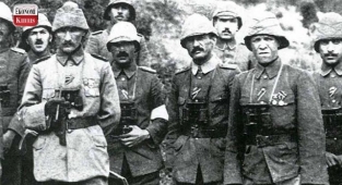  Tarihin en ihtişamlı direniş destanı olan Çanakkale Zaferi’nin 107. yıl dönümünde şehitlerimizi saygıyla anıyoruz...