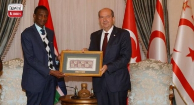 Cumhurbaşkanı Ersin Tatar, Gambiya Devlet Başkan Yardımcısı Badara Alieu Joof'u kabul ederek görüştü! İşte detaylar...