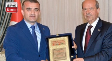 Azerbaycan Demokrasi ve İnsan Hakları Enstitüsü’nden Cumhurbaşkanı Ersin Tatar’a “Türk Dünyasına Hizmet” ödülü! İşte detaylar...