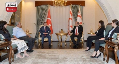Cumhurbaşkanı Ersin Tatar, Kuzey Kıbrıs Gayrimenkul Değerleme Uzmanları Birliği başkan ve beraberindeki heyeti kabul etti! İşte detaylar...