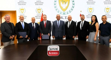 Milli Eğitim Bakanı Nazım Çavuşoğlu; “Geleceğimizin teminatı olan öğrencilerimize daha kaliteli bir eğitim sunmak için el birliğiyle çalışıyoruz.