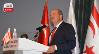 Yakın Doğu Üniversitesi (YDÜ)’de yeni akademik yılın ilk dersini Cumhurbaşkanı Ersin Tatar verdi! İşte detaylar...